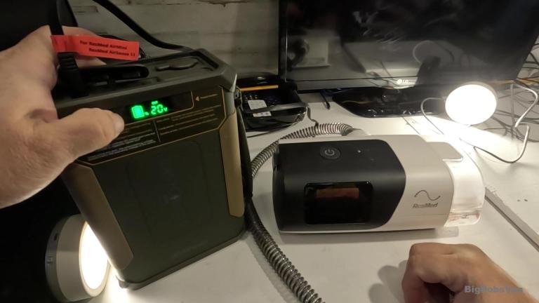 EASYLONGER ES400 AIR portable power station connected to a CPAP machine on a desk