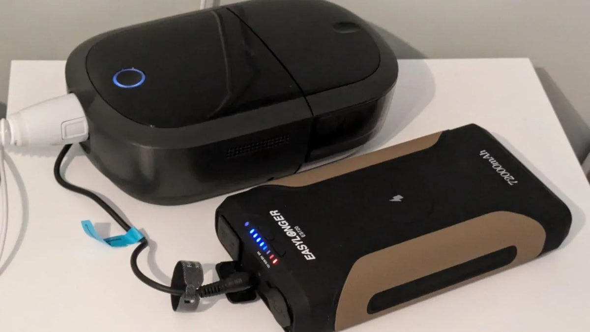 Philips DreamStation 2 beside an EASYLONGER ES720 battery